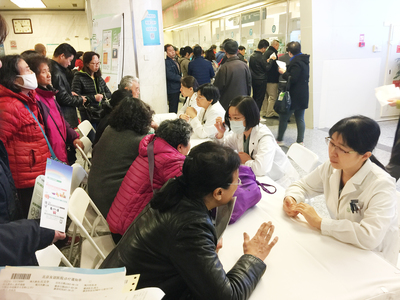 北京友谊医院消化医师团队开展肠道疾病健康咨询